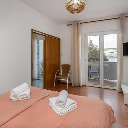 2 Bedroom In * Lopar