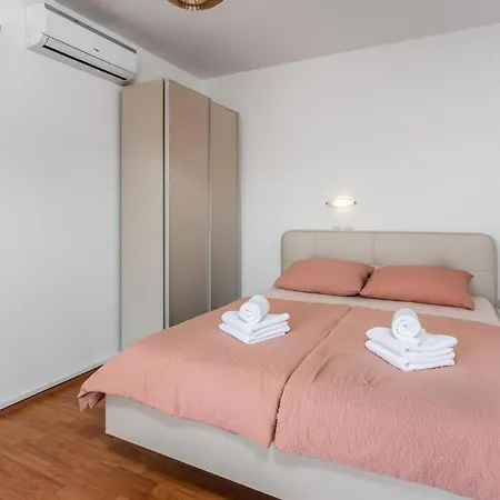 Apartment 2 Bedroom In *