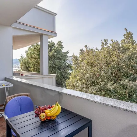 2 Bedroom In * Lopar